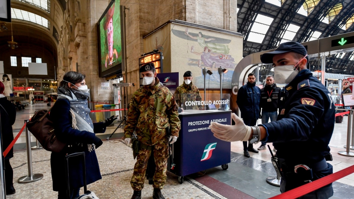 Italia lehteson masat, hiqet perdorimi i maskes ne ambientet e jashtme